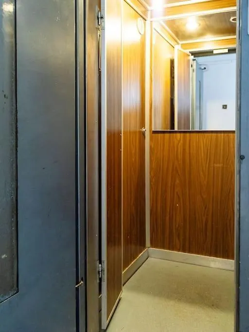 Apartment Charming & Modern Studio - Cismigiu Park - Netflix Bucharest