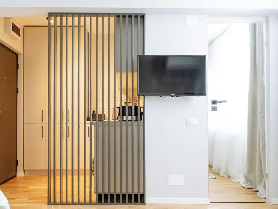 Charming & Modern Studio - Cismigiu Park - Netflix Bucharest Apartment